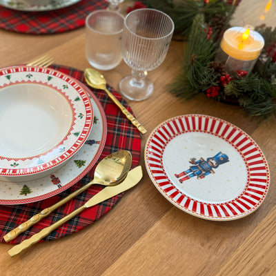 Vajilla navideña cascanueces porcelana 18 servicios  25x25x2 cm