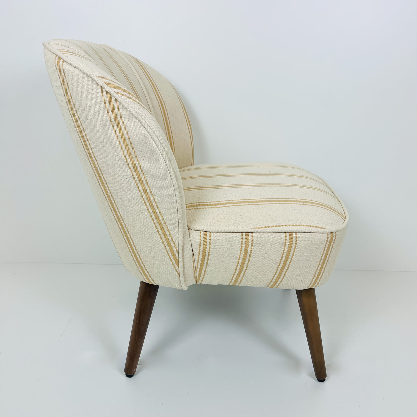 butaca-descalzadora-beige-mostaza-rayas