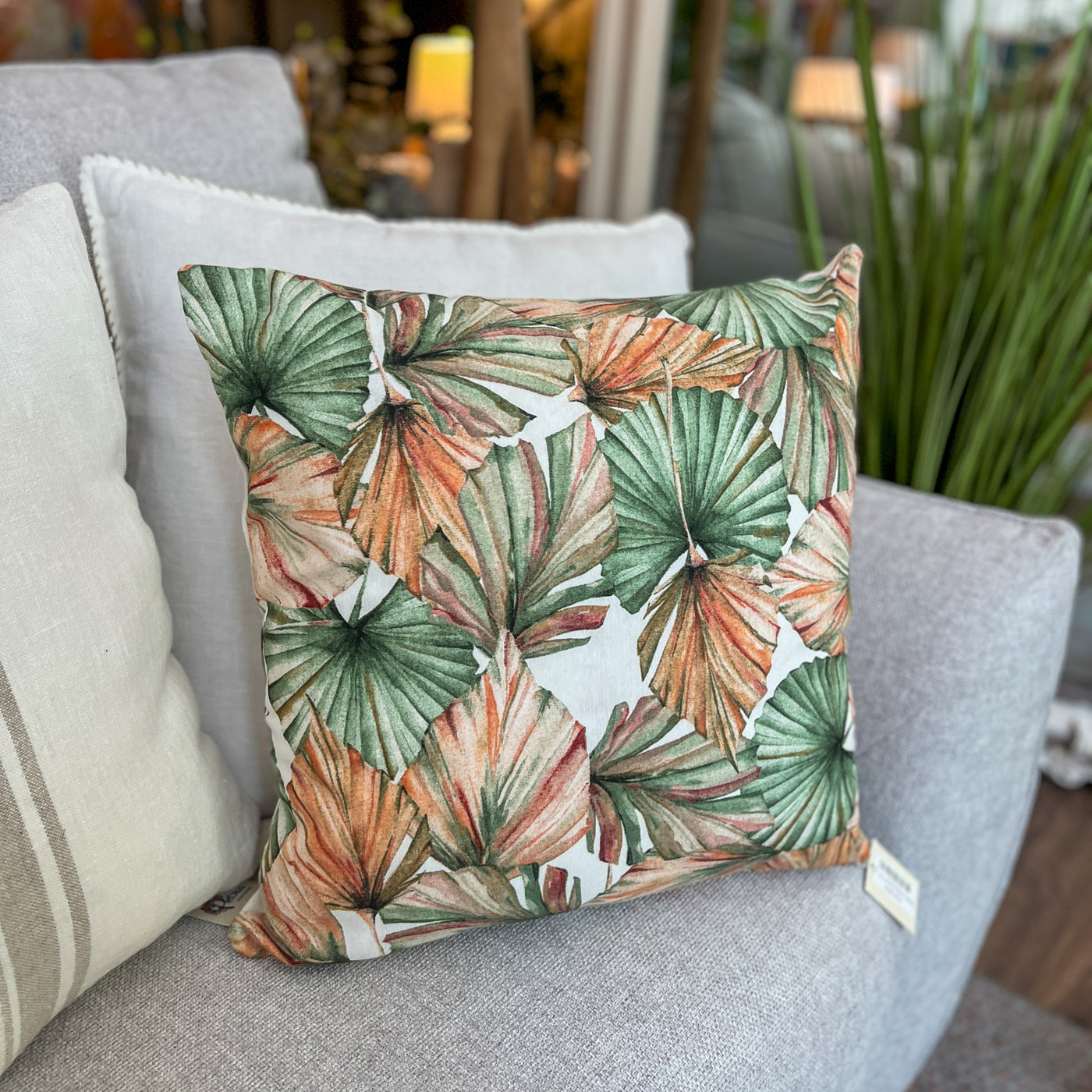 cojin-hojas-naranjas-verdes