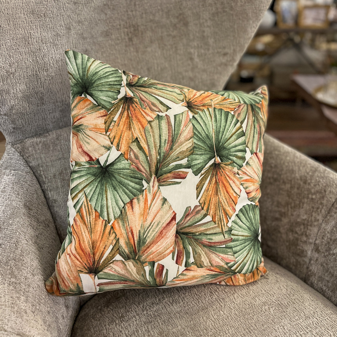 cojin-hojas-verdes-naranjas