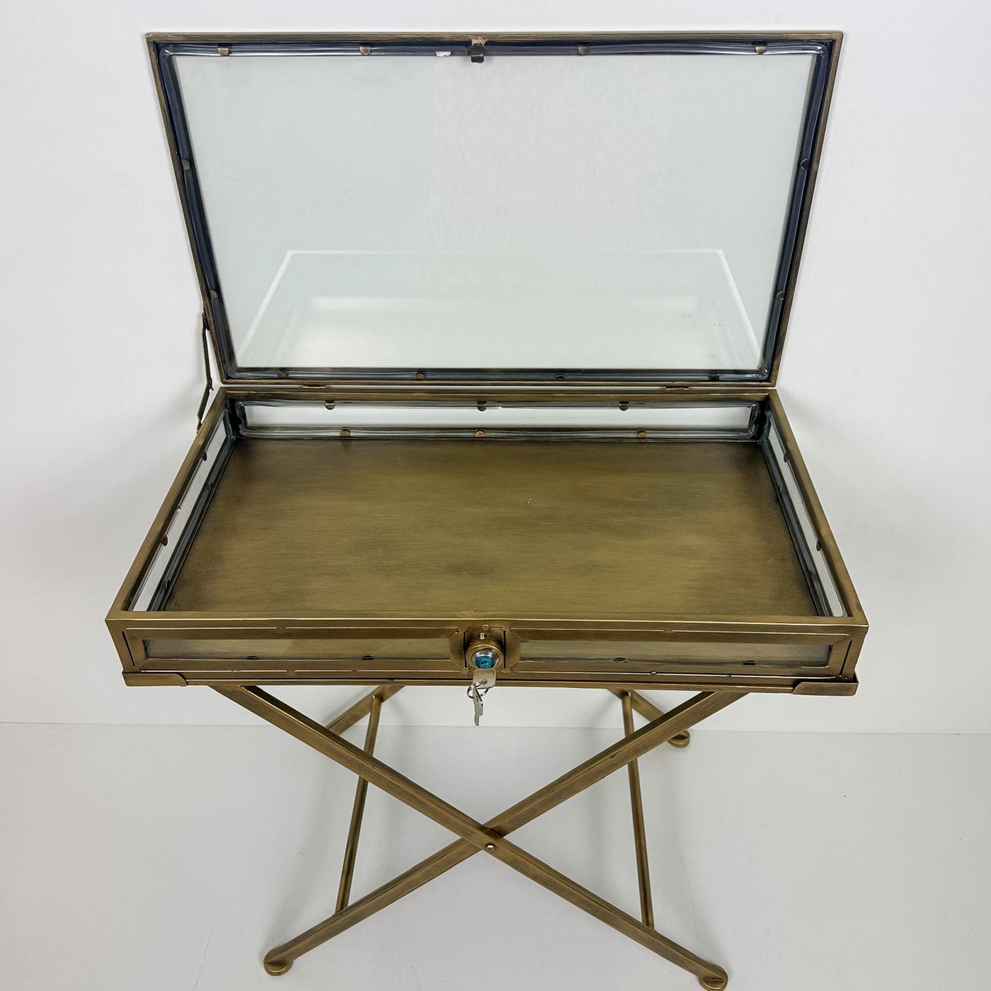 Mesa vitrina metal dorado y cristal con cerradura 59x36x30 cm