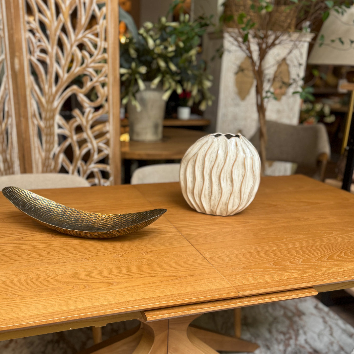 jarrón-blanco-relieve-cerámica