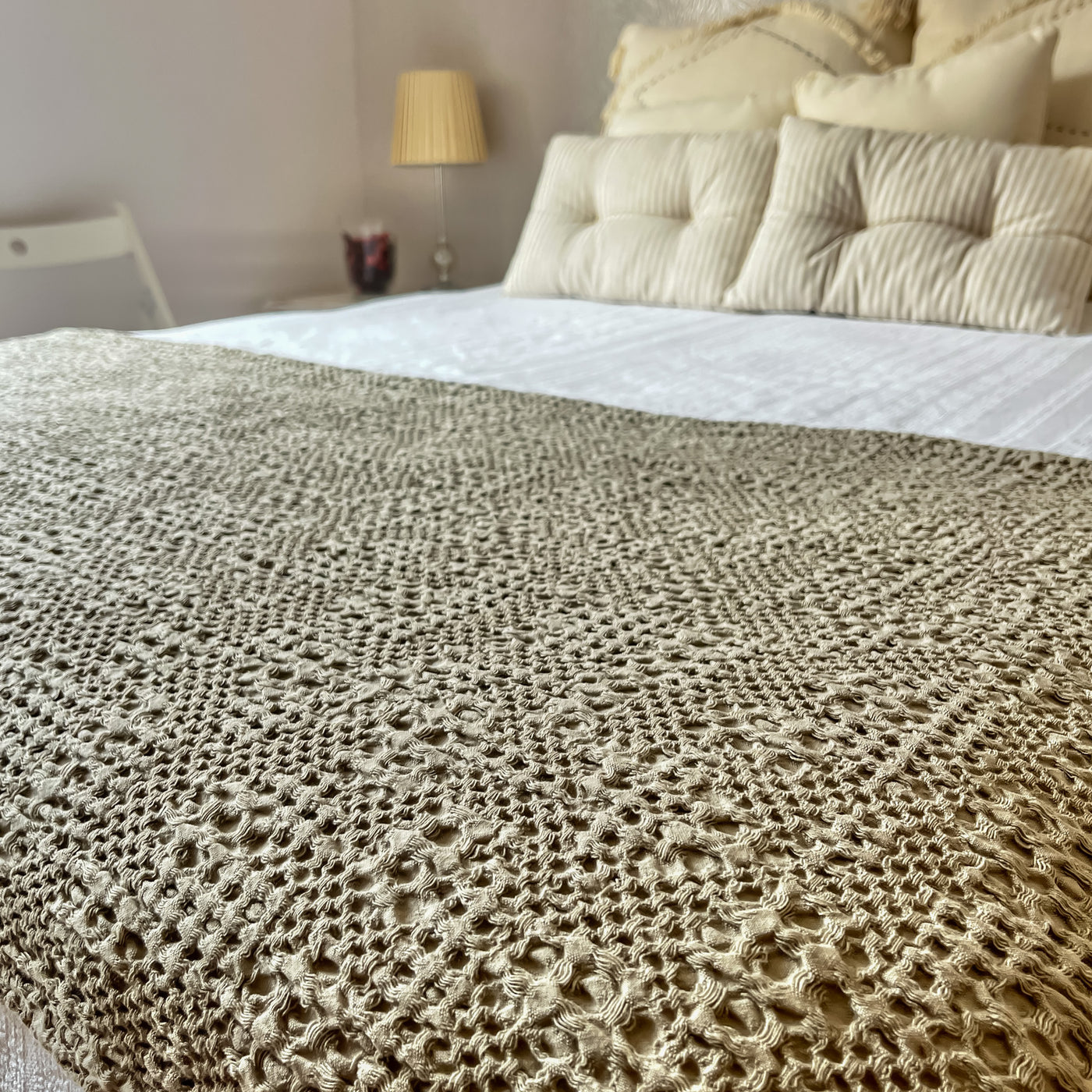 manta-cama-beige-topo