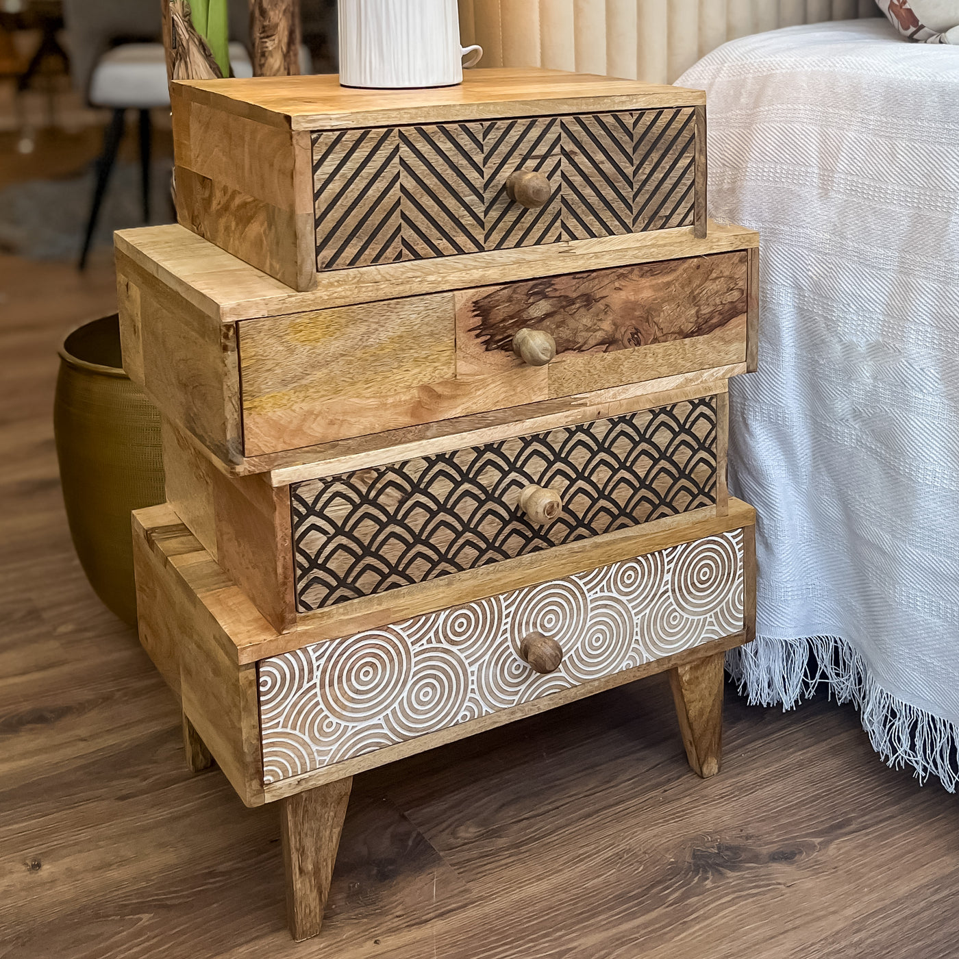 mesita-noche-madera-mango-natural-geometrica