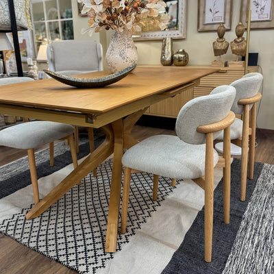 silla-madera-tapizado-beige-comedor