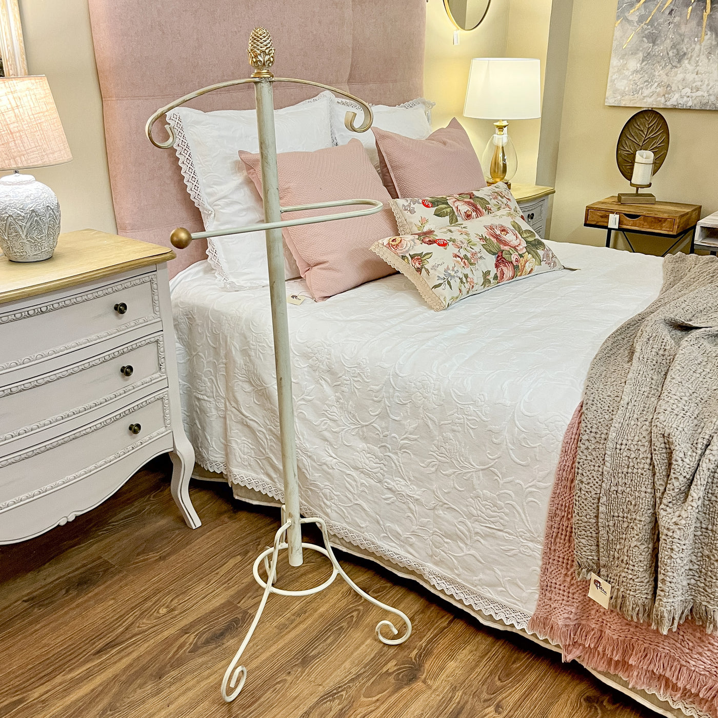 Galán forjado blanco decapé – Petra Decora